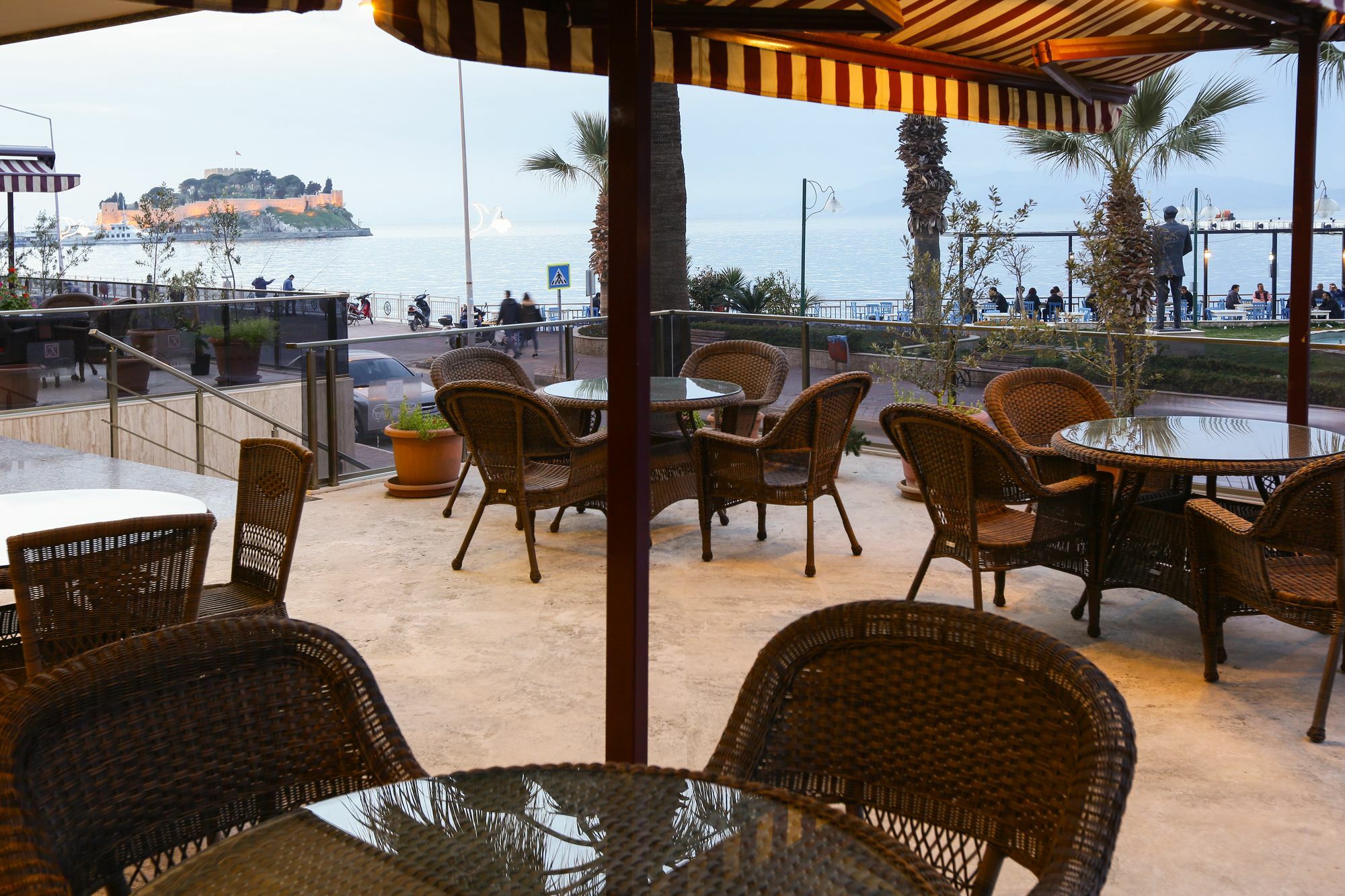 Kayhanbey Hotel Kuşadası Buitenkant foto