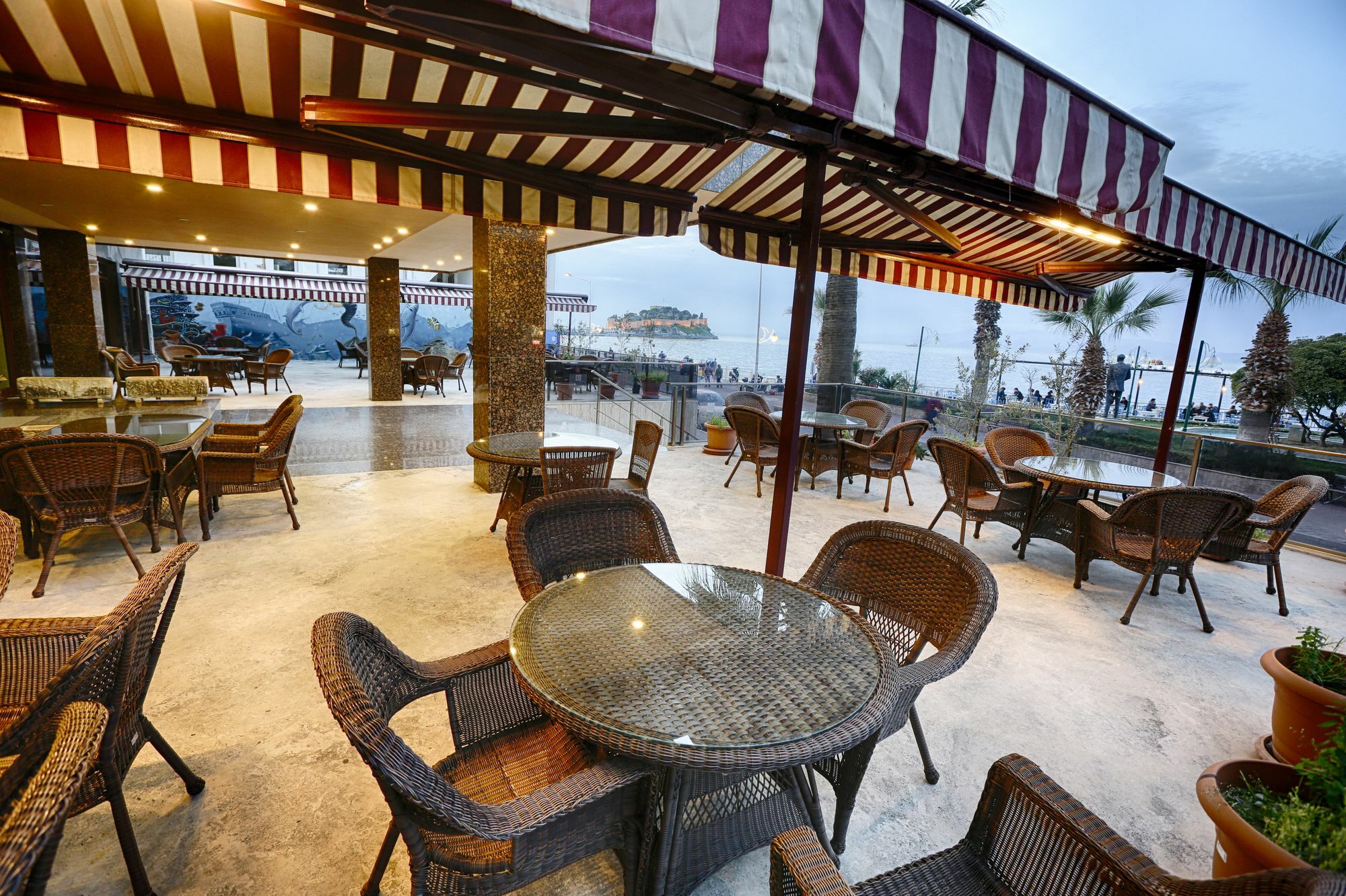 Kayhanbey Hotel Kuşadası Buitenkant foto