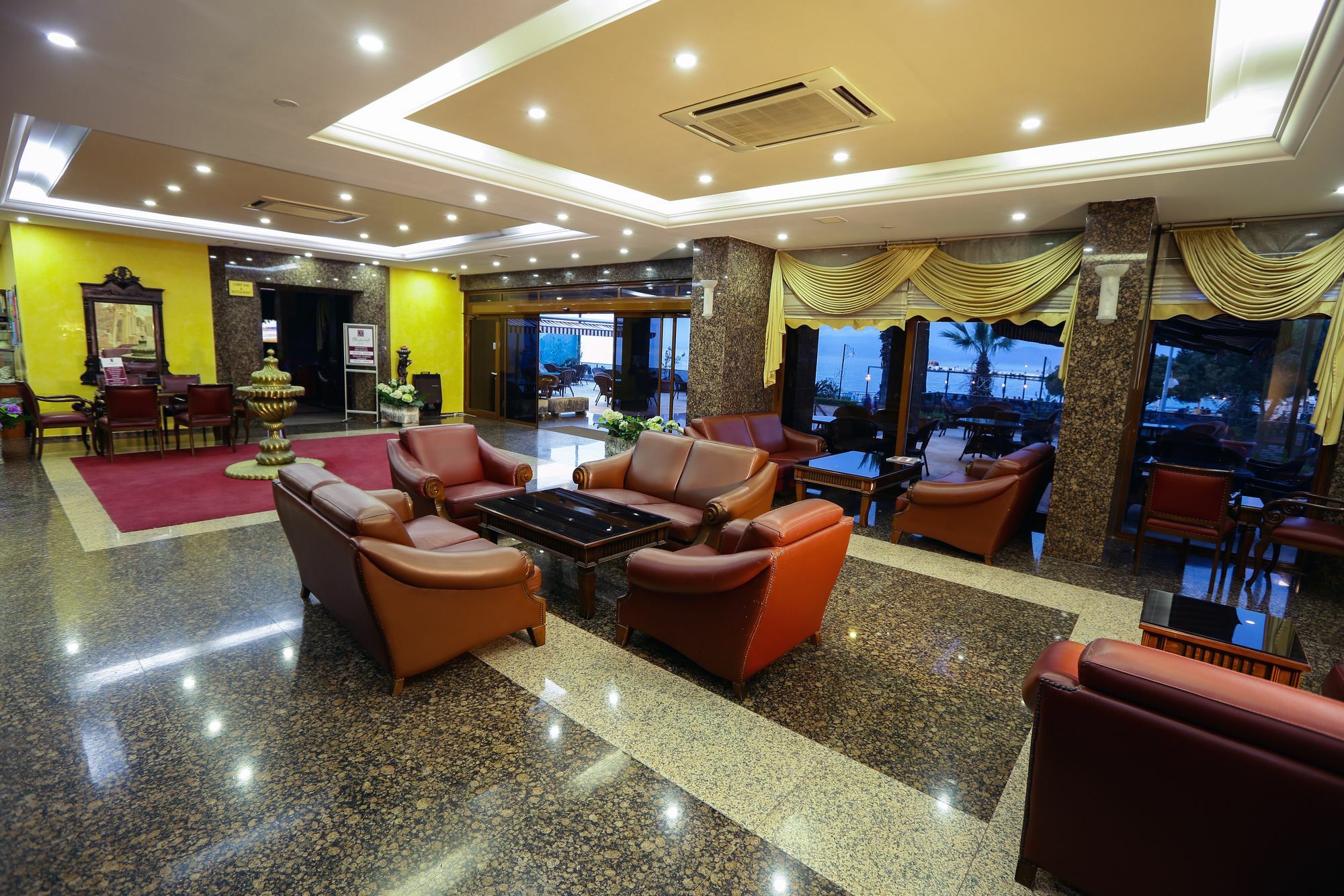 Kayhanbey Hotel Kuşadası Buitenkant foto